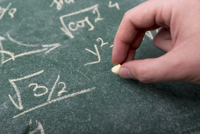 システムエンジニアは数学に強い人が多い？実際のSEは？