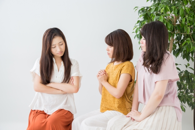 女性エンジニアの服装はオフィスカジュアルが多い？黒スーツはほぼゼロ？